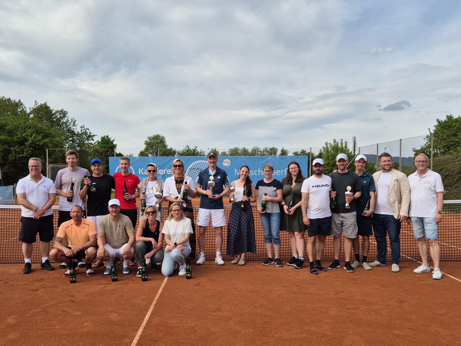 Du betrachtest gerade Weissacher Tal Pokal: Gelungene Neuauflage zum 50-jährigen Jubiläum des SVU Tennis