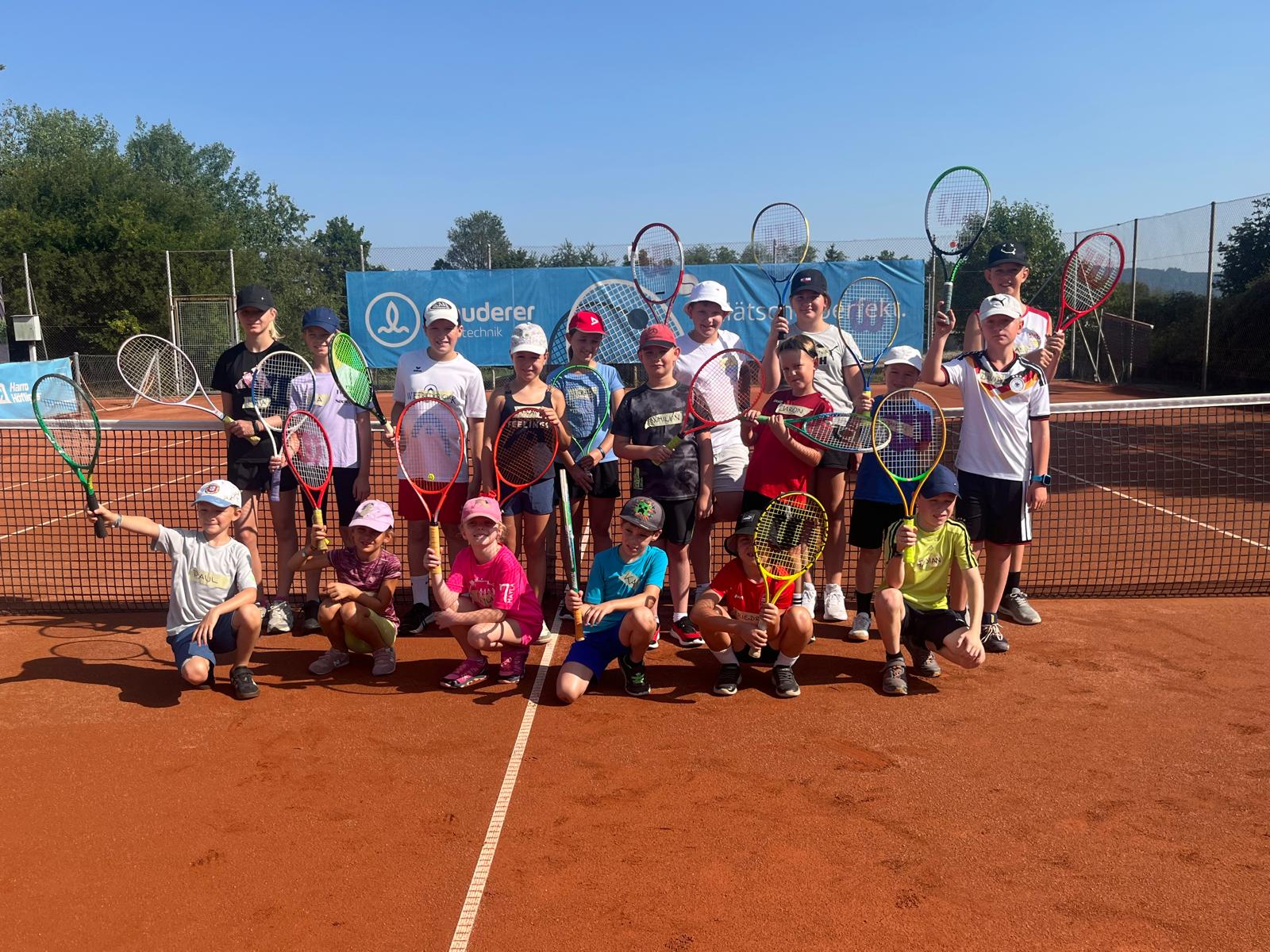 Du betrachtest gerade Sommerferienprogramm der Gemeinde Weissach im Tal beim SVU-Tennis