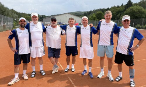 Hobby Herren gewinnen Hitzeschlacht in Urbach
